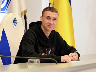 Официально. Владислав Ванат продлил контракт с «Динамо»